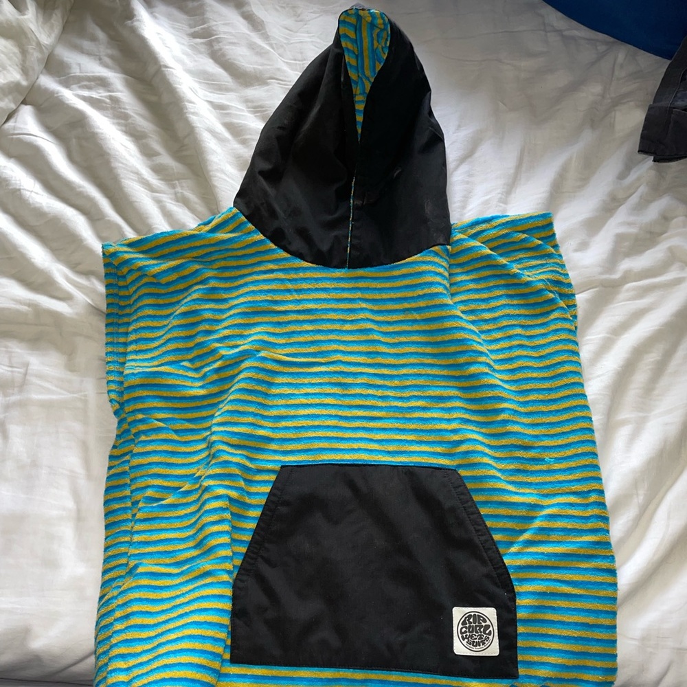 Kids changing poncho